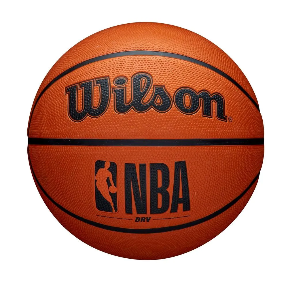 Bola de basquete sobre a quadra
